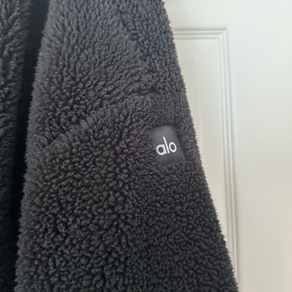 Alo Yoga Duality Reversible Sherpa Jacket - Picture 11 of 16